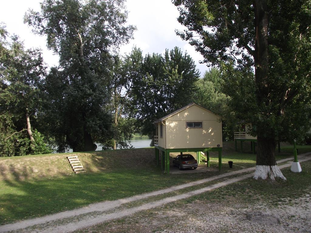 Hotel Bungalow Park Szentendre Habitación foto